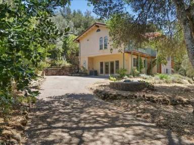 Main picture of 930 Valley View Dr