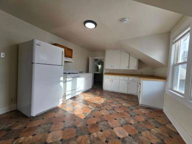 Main picture of 123 S Clay St