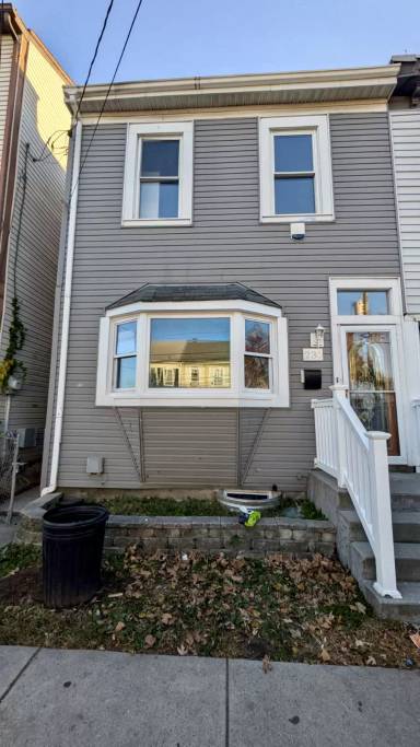 Main picture of 230 Mercer St