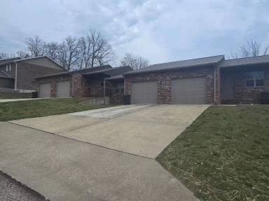 Main picture of 1904 Maxwell St