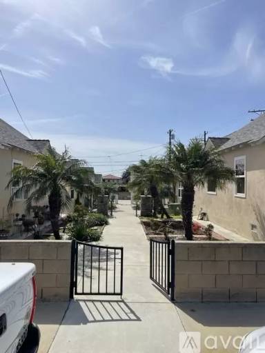 Main picture of 1077 W 7th St