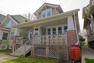 Main picture of 2227 E Bennett Ave