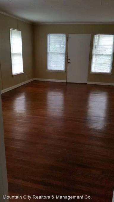 Main picture of 922 James Blvd