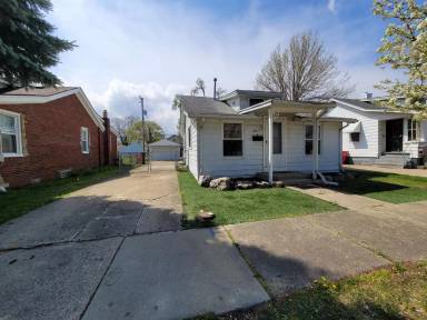 Main picture of 28033 Maple St