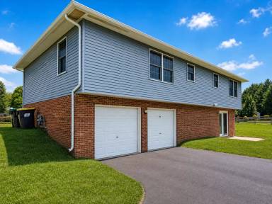 Main picture of 146 Honora Dr