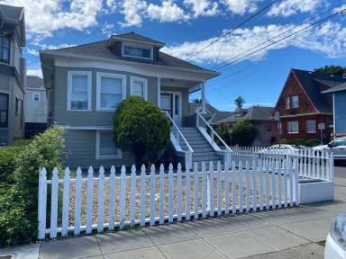 Main picture of 2200 San Antonio Ave
