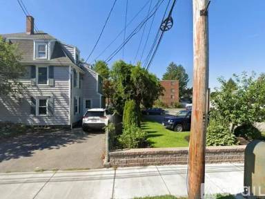 Main picture of 175 Adams St