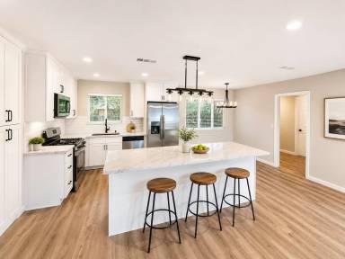 Main picture of 6121 Stanley Ave