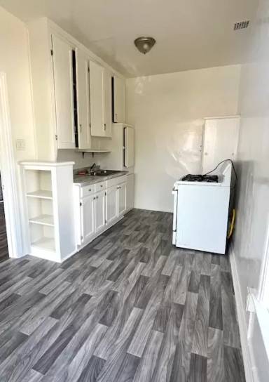 Main picture of 2329 Crenshaw Blvd