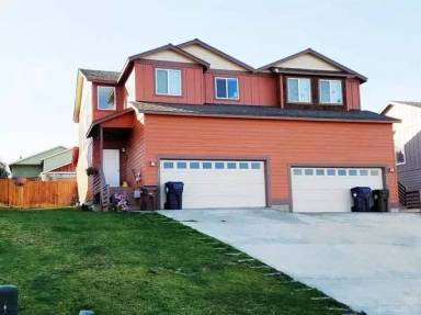 Main picture of 4120 SW Reindeer Ave