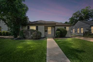 Main picture of 2609 Benbrook Blvd