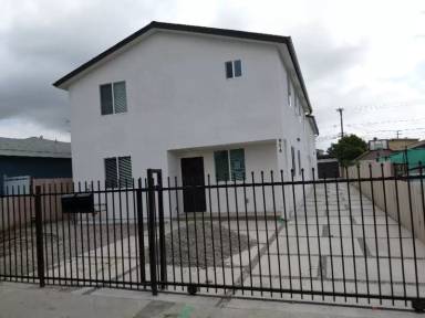 Main picture of 956 S Kern Ave