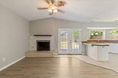 Main picture of 6815 SW Fenwick Ave