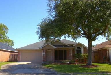 Main picture of 214 Almond Dr