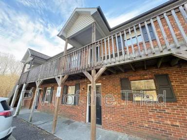 Main picture of 1600 Oak Croft Ct