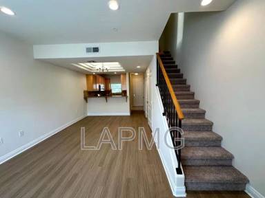 Main picture of 12217 Moorpark St