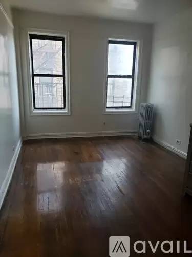 Main picture of 729 E 224th St