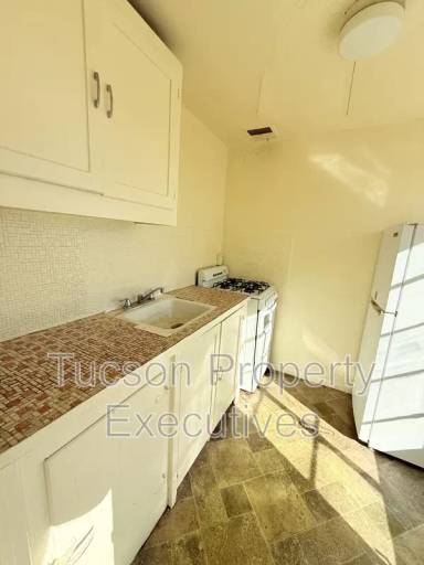 Main picture of 3274 E Benson Hwy