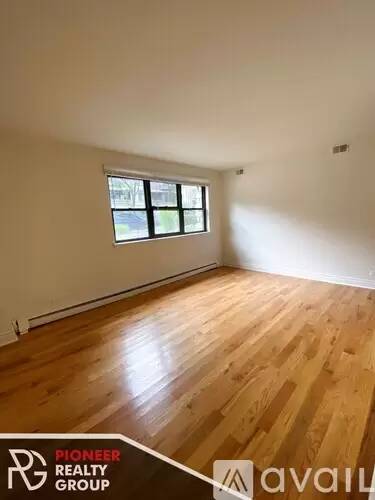Main picture of 530 W Aldine Ave