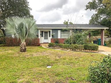 Main picture of 446 Tullis Ave