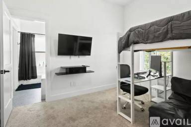 Main picture of 1704 Worms St