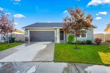 Main picture of 6653 S Allegiance Ave