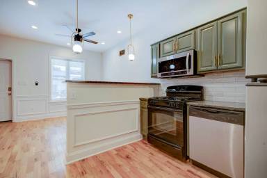 Main picture of 3235 Page St