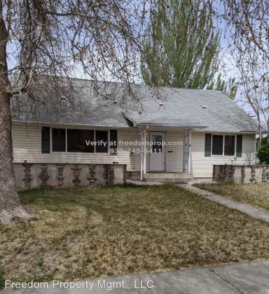 Main picture of 1030 Walnut Ave