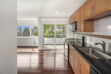 Main picture of 705 E Republican St