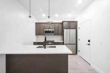 Main picture of 126 Adelaide Ave