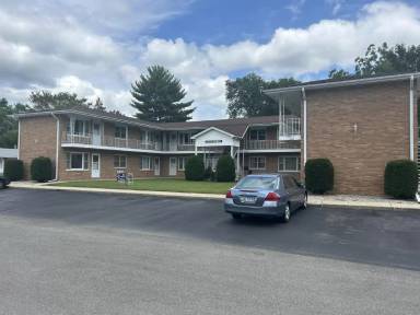 Main picture of 100 N Kidder St