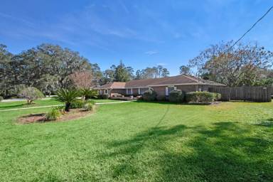 Main picture of 2864 Village Grove Dr N