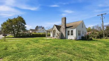 Main picture of 2209 Lyndon Ave