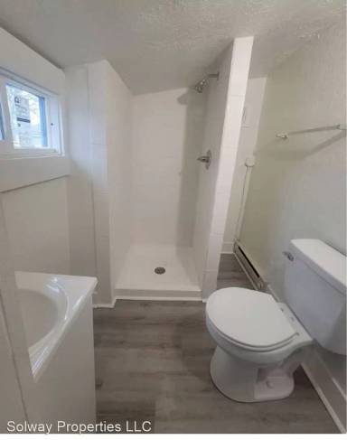 Main picture of 1421 W 30th St