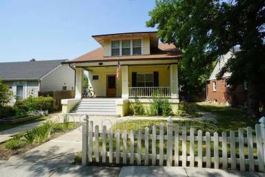 Main picture of 2506 W Woodlawn Ave
