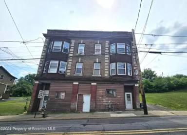 Main picture of 570 Main St