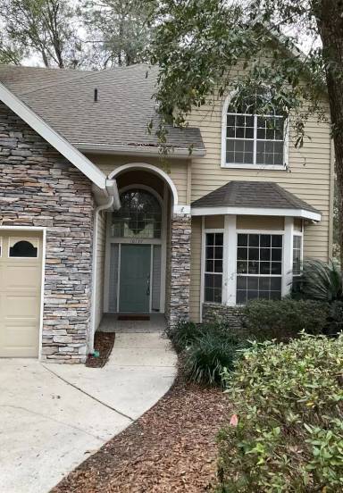 Main picture of 10137 SW 48th Pl