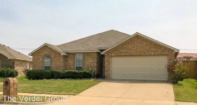 Main picture of 400 McMurtry Dr