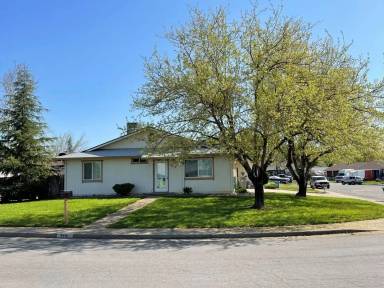 Main picture of 1970 Spruce Cir