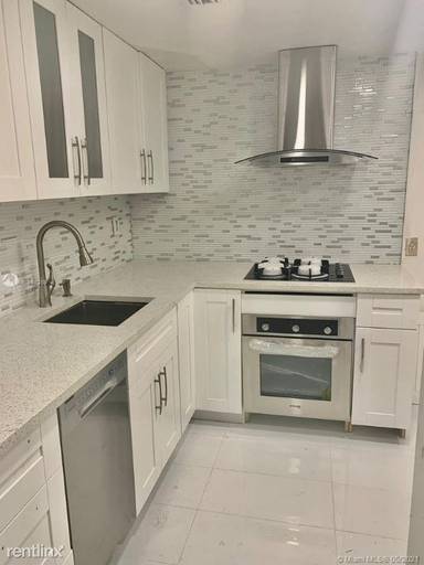 Main picture of 2539 S Bayshore Dr