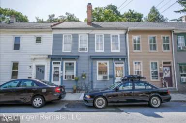 Main picture of 305 N Market St