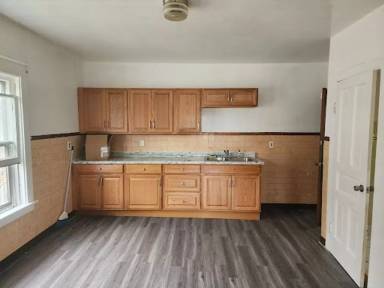 Main picture of 151 Center St