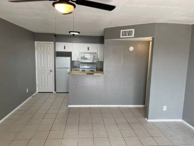 Main picture of 525 E Peppertree Ave