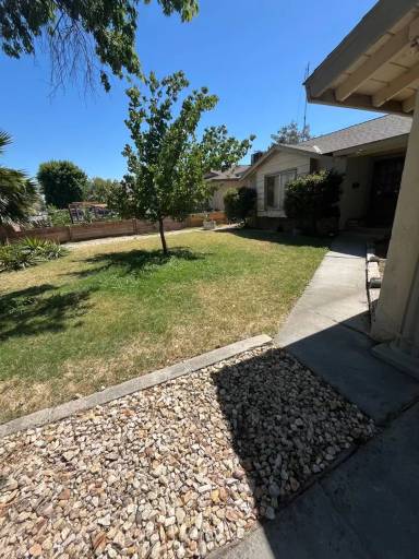 Main picture of 427 N Santa Ana St