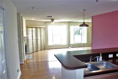 Main picture of 17919 Kings Point Dr