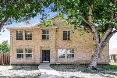 Main picture of 735 Cedarwood Dr