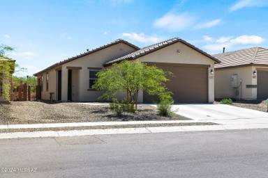 Main picture of 871 W Calle Calca