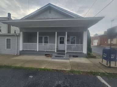 Main picture of 623 Main St