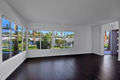 Main picture of 641 N Palm Canyon Dr