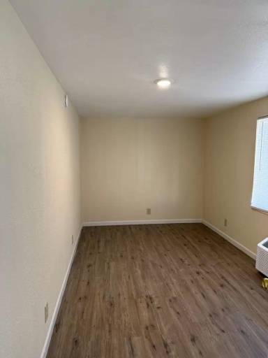 Main picture of 728 S Broadway